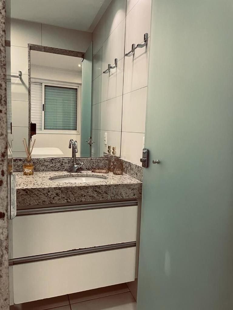 Apartamento 2 Qts.| 4 Hosp. | Ao Lado Do Goiania Shopping Exterior foto